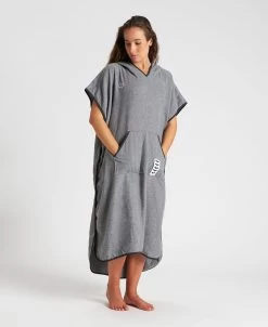 Arena Icons Hooded Poncho -Arena Shop ftp m magentoproduct photos004375100 001 xl