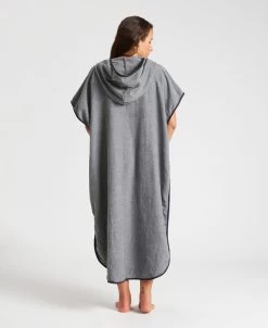 Arena Icons Hooded Poncho -Arena Shop ftp m magentoproduct photos004375100 002 xl