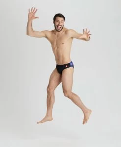 Crazy Arena Placement Swim Briefs -Arena Shop ftp m magentoproduct photos005063550 003 xl