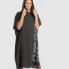 Arena Big Logo Hooded Poncho 1 Arena Big Logo Hooded Poncho -Arena Shop ftp m magentoproduct photos005624100 003 xl