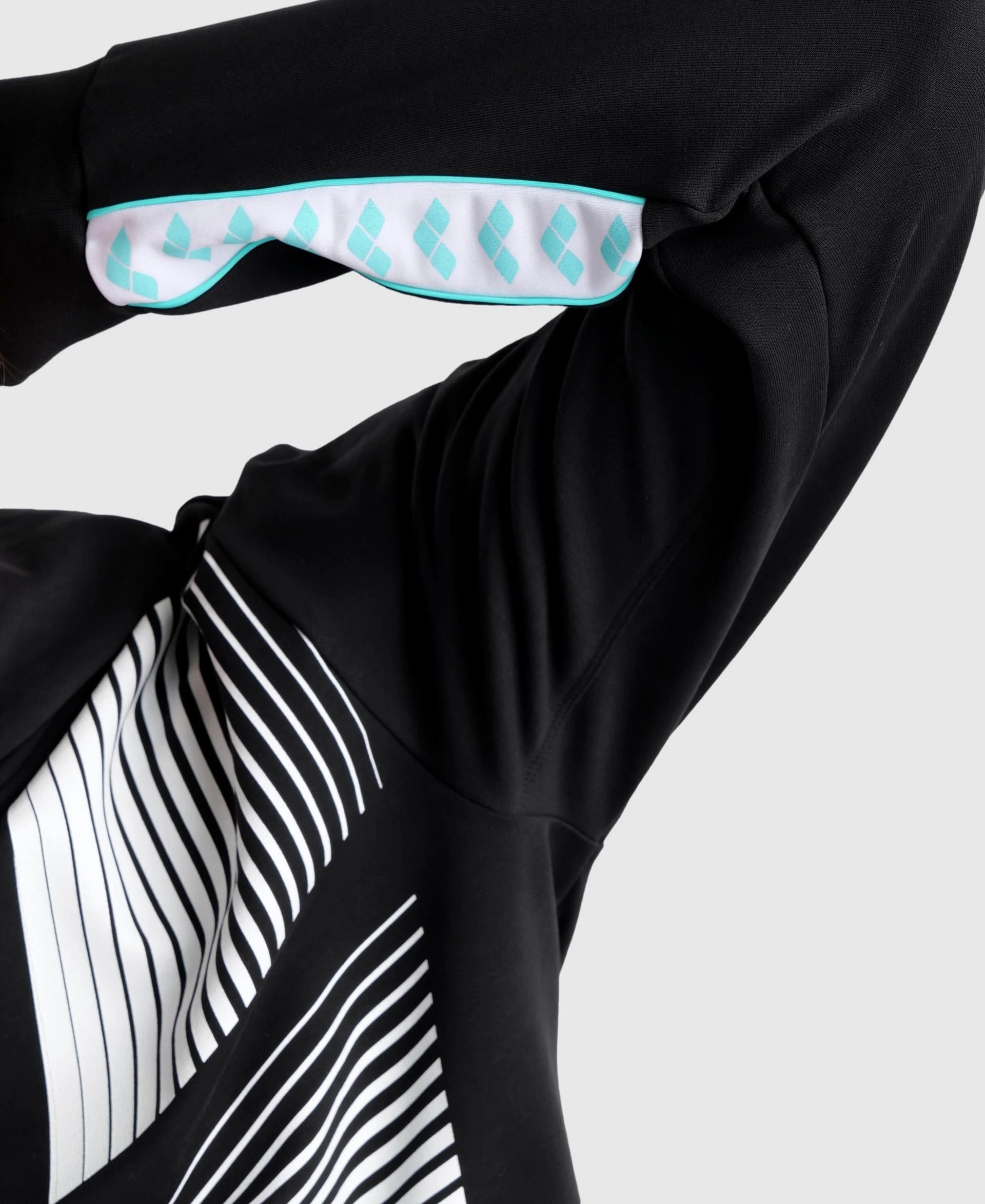 Arena Diamonds Solid Hoodie 4 Arena Diamonds Solid Hoodie - Image 2